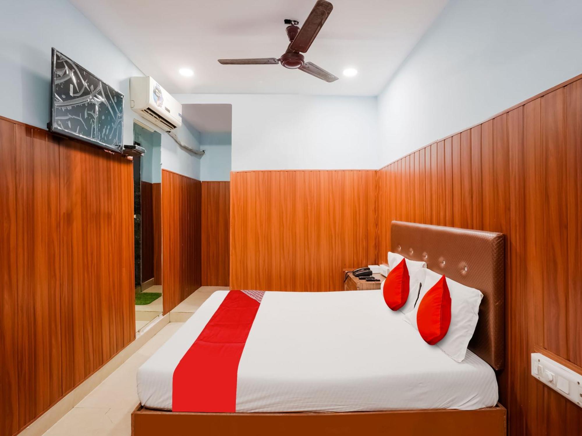 Hotel O Spotlight ธาเน ภายนอก รูปภาพ