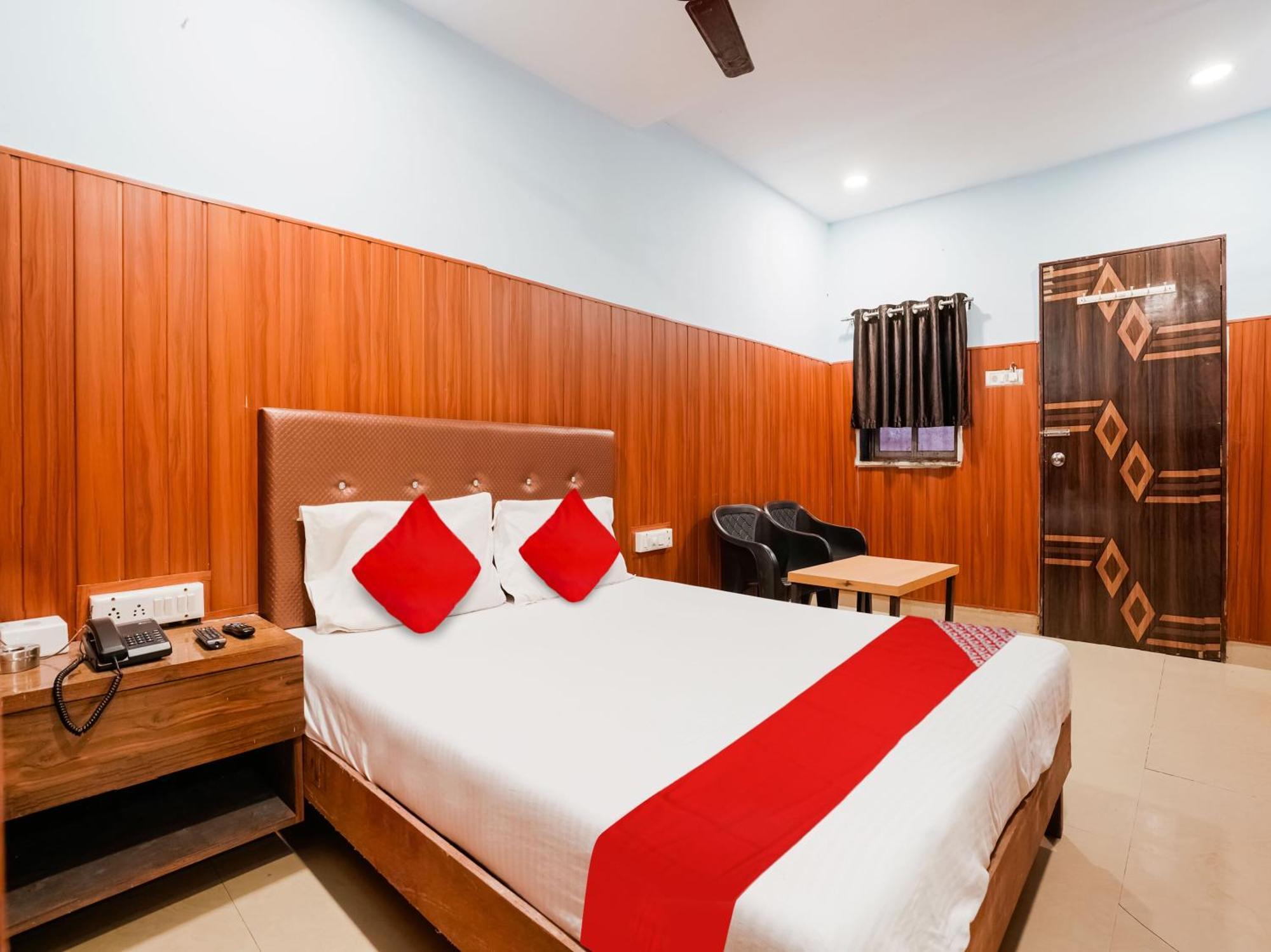 Hotel O Spotlight ธาเน ภายนอก รูปภาพ