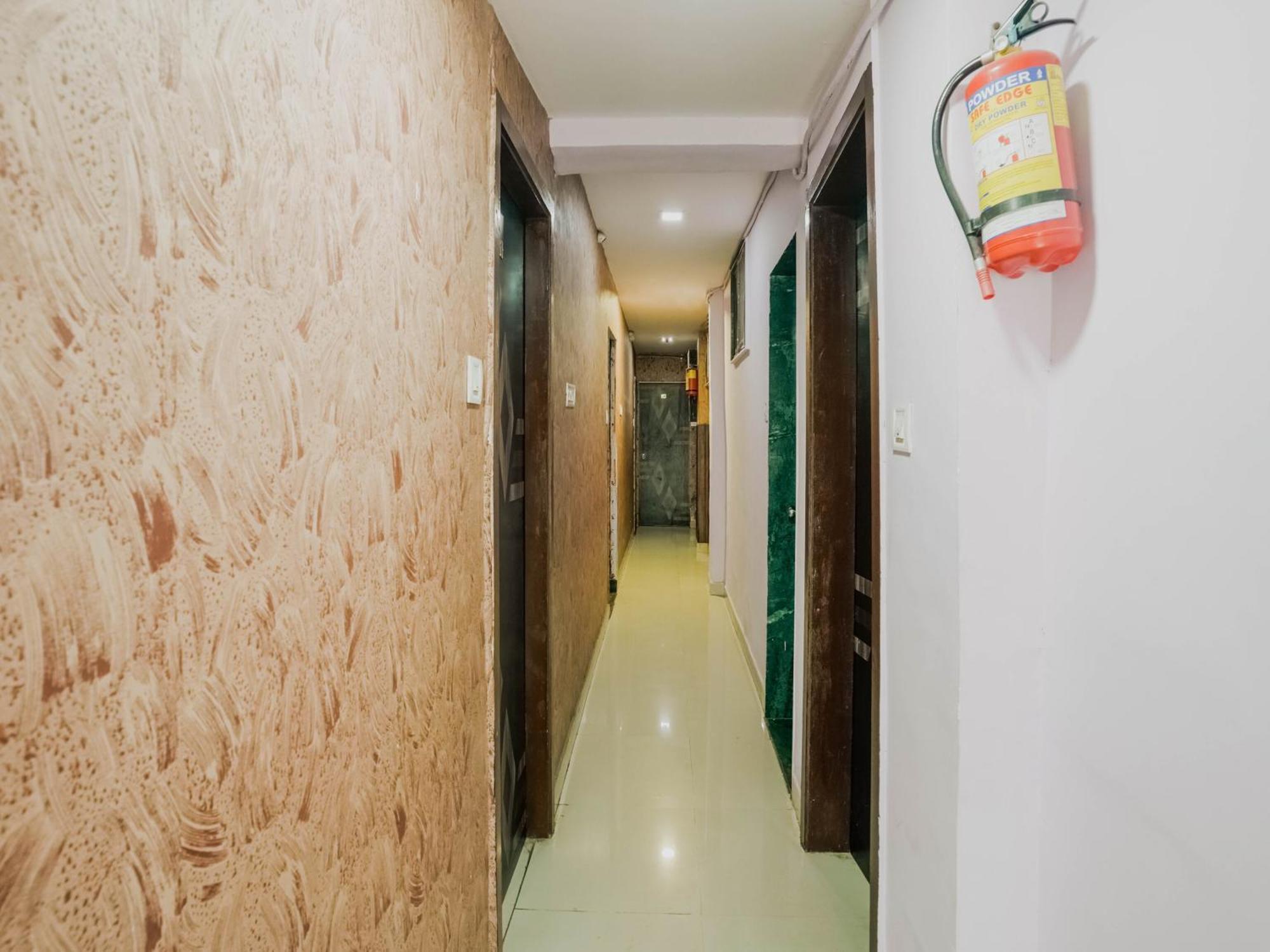 Hotel O Spotlight ธาเน ภายนอก รูปภาพ