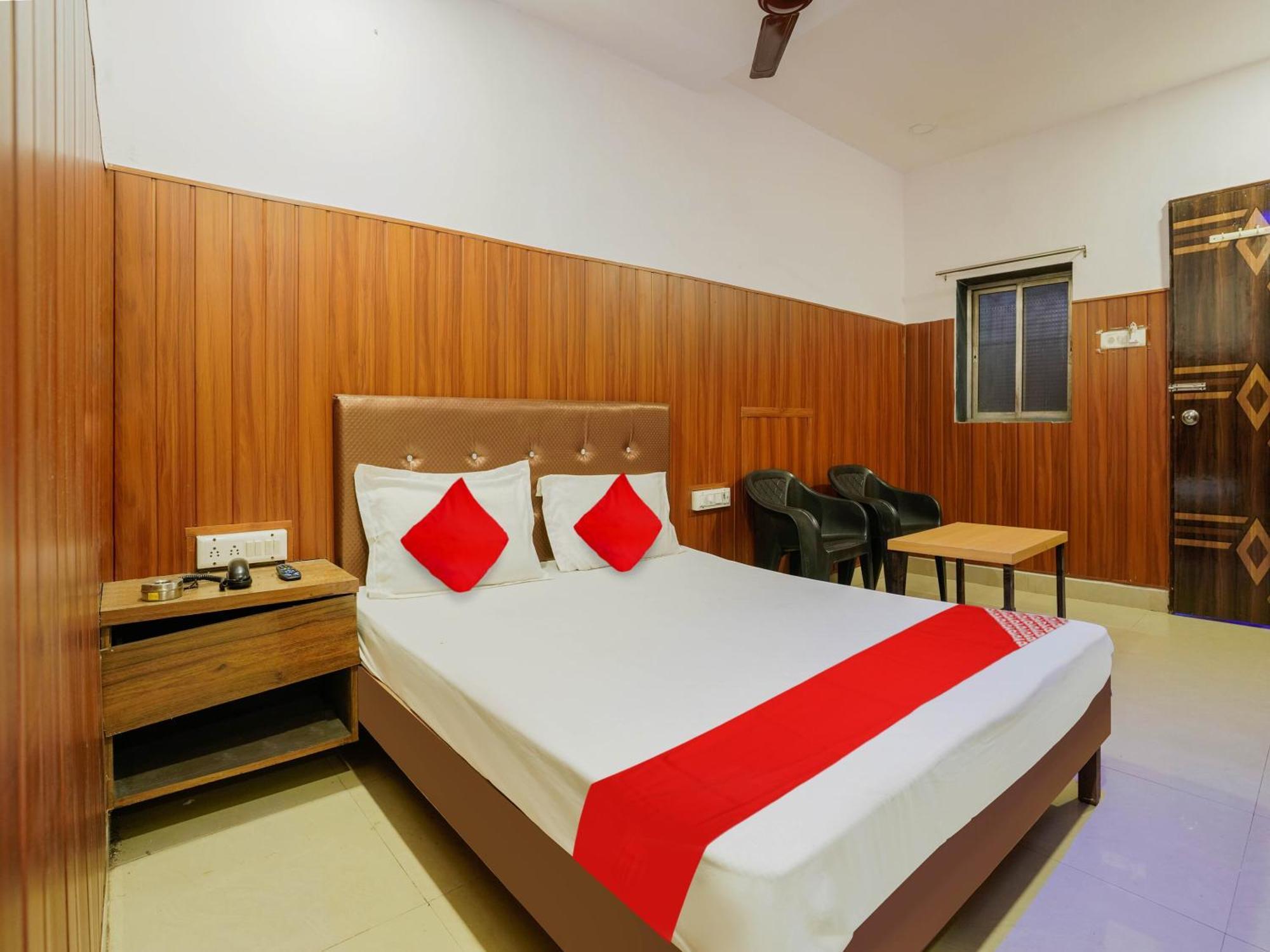 Hotel O Spotlight ธาเน ภายนอก รูปภาพ
