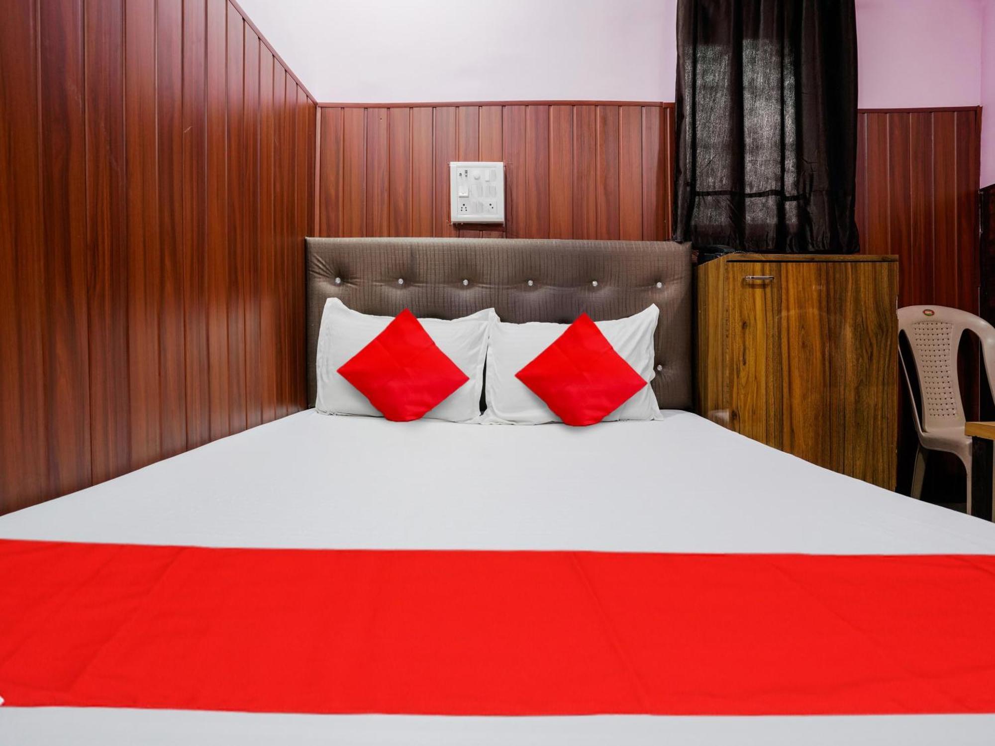 Hotel O Spotlight ธาเน ภายนอก รูปภาพ